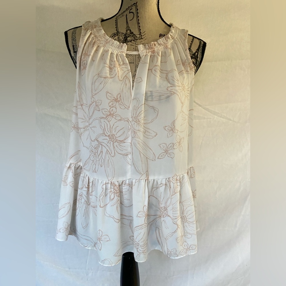 Susina White Floral Ruffle Blouse